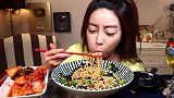 吃货欧尼姨，吃泡菜拉面，大口吃真香