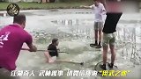 战斗民族小伙玩的就是不一样，“彼此互捶”！