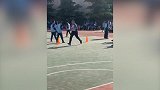 承包我一天的笑点！小伙子跳高真是厉害啊
