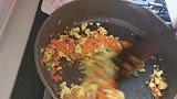明早吃三角饭团吧！菜饭都有了！