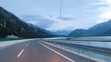 晚上8点20的林拉公路，你那里天黑了吗