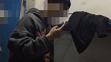 江苏一学校学生玩宿舍花式点烟 消防员顺着网线去了