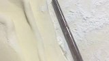 面粉1斤酵母泡打粉各5克糖30克黄油1两酸奶1杯水上个视频有