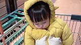带宝宝逛超市，竟然在购物车里就睡着了，这睡姿也太可爱了吧