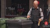 国外恶搞，垃圾桶里有怪物？路人被会动的垃圾桶吓到尖叫