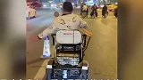 残疾男子推倒几十个路障，都坐代步车了还这么无聊透顶！