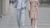 大叔有这么好看的女朋友，别说提包，做梦都会笑醒吧？