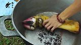 买回来的牛蹄，几个小伙子这样煮它，吃起来真的不要太美味