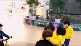 十月怀胎把四胞胎女儿生下来养到现在不容易啊，这妈妈太伟大了