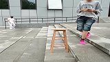 这是什么技能，悬空也能坐得住，这小姐姐怎么做到的！