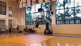 是认真的吗？广东队发布比斯利装X扣篮失败集锦