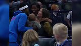 当有个在NBA打球的爸爸什么感受？随时被拎起来转移走