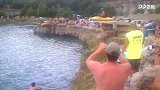 《爆笑60秒》皮划艇跳水当场炸鱼 障碍赛翻车笑傻一旁观众