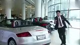 手机被定位,小伙子立即转圈跑！
