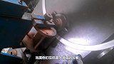 男子8万买来的美女机器人，功能强大还有体温，开机后舍不得关掉
