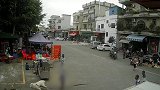 狗主亲属称狗之前是被拴好的：2女孩趁狗主人不注意带走了