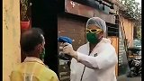 印度街头测体温，测到一个不正常的人，医生的反应简直没谁了！