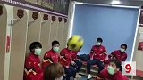 12次头球接力！中乙新军戴口罩训练 为武汉加油打气