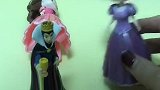 贝儿公主让白雪去做家务活，白雪告诉贝儿，她再也不干活了