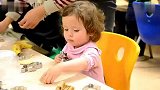 [育儿]超萌萝莉Kaja第一次做圣诞姜饼