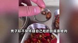 工厂食堂饭菜内吃出牙齿？当事人：公司回复说是骨头