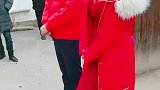 邻居结婚，无意拍到这一幕，咱也不敢问！