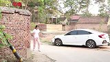 石榴被打找来练散打的姐姐出气，看到老公后姐姐愣住了，太逗了