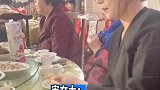 弟弟结婚姐姐搂席，不能浪费必须打包