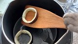 【料理猫王】猫咪献出自己最爱的香肠，为主人做了道家常美食