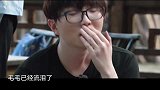 毛不易摇爆米花炉，一边摇一边落泪，太怂了