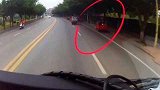 四川资阳：归队途中遇电动三轮车自燃，消防员飞奔秒灭火