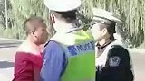 山西一交警队中队长两次“挥拳执法”上热搜 当地警方：已被免职