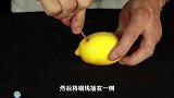 有趣的果实发电，铜丝和钉子插进柠檬里，就能产生电流