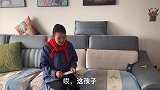 丈夫打工五年衣锦还乡，见可怜的妻子被婆婆联合光棍汉欺负，解气