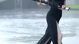 拥有完美身材的小姐姐，腿长穿什么都好看，性感的舞蹈也很养眼！