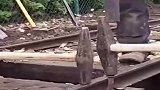 三个铁道工人的默契，合作容不得半秒钟的失误！