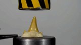 人类的牙齿与鲨鱼的牙齿哪个更硬？用液压机来试试看