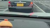 路遇迈巴赫豪车，敢用这个车牌