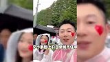 李小鹏带女儿看奥运会，为中国队疯狂打call，12岁奥莉越长越美