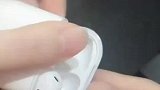 客服教怎么把耳机壳弄下，最后竟把壳掰分开了