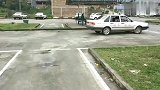 科目二练习倒库一个月的妹子，教练只能叹口气