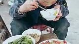 大山里面的米饭，就是香啊，我自己就能吃一碗