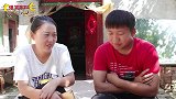 喜剧：二叔两口腻歪，儿子羡慕不已让媳妇学婆婆得到温柔，太逗了