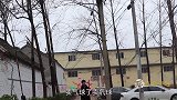 童年短剧：虎妹被老板套路吹气球，结果脸都憋红了，真是太逗了