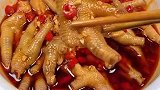 追剧必备泡凤爪，好吃到舔手指，味道真的很不错