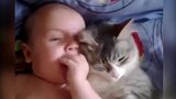宝宝和宠物在一起，他们相处的真好，多美好呀！