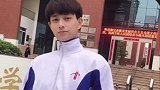 广州某高中95年数学老师，这谁还有心思听课