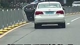 难道高手开车，都不看后视镜的吗