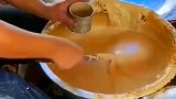 美味不过家乡菜，看这样以为是大饼，有知道是什么小吃的吗