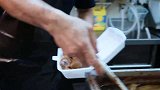今天下班早，来街边老店切点猪耳朵、鸭胗和卤大肠回去下酒！